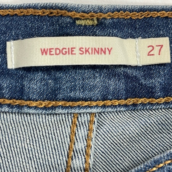 Levi's Wedgie Skinny High-Waisted Raw Hem Denim Shorts Medium Wash Sz 27 - Picture 5 of 8